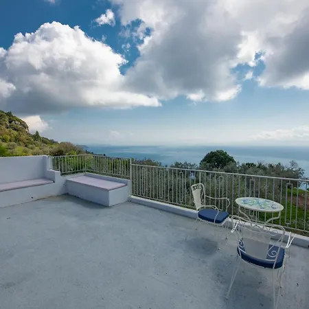 Marouda Semesterbostad Glossa